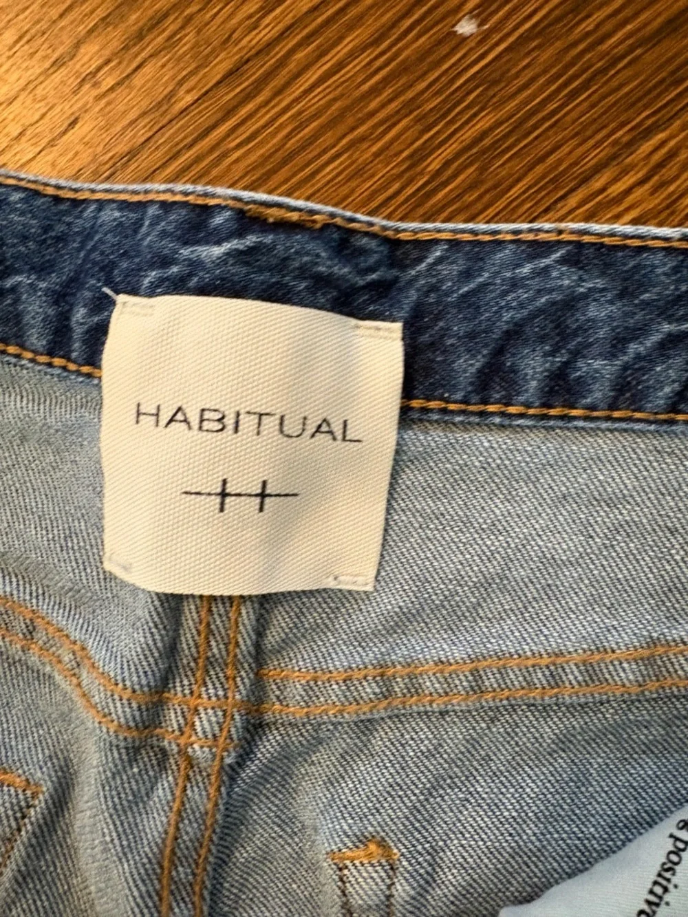 Habitual Denim- Skylar Raw Hem Short- Size 6/28